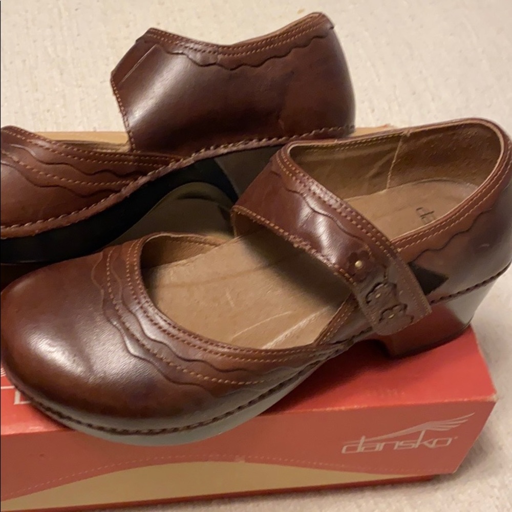 NWT Danskos